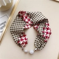 Detail of houndstooth silk scarf with rhinestone magnetic clasp and gold chain pattern - Red Houndstooth Chain (2M)