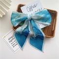 Petit foulard plissé bleu clair avec imprimé marbre doré pour cheveux ou sacs - 6 Mer Bleue Plissée