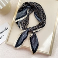 Pleated square scarf with D-letter geometric pattern in grey and beige tones - Grey D-Frame Monogram (YZ7018-28)