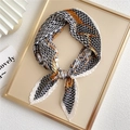 Pleated silk scarf with houndstooth and caramel chain print in a luxury gold frame - Black White Houndstooth Paisley