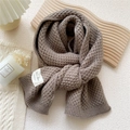 Brown knitted scarf with pineapple texture and handmade label on wooden tray - 32x175cm / Coffee