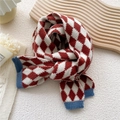 Gebreide sjaal met rood en wit ruitpatroon met blauwe rand en zachte textuur - Color Block Argyle Donkerrood
