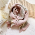 Écharpe courte en tricot à carreaux rose et gris pour un style hivernal doux - Rose