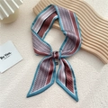 Petit foulard en soie pour femme avec lignes bleu-rose et pois noirs noué en un ruban - Bord Bleu Lac à Pois (9F)