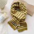 Écharpe en tricot à rayures jaune et blanc avec écusson lettre pour l'hiver froid - Carreaux Jaune