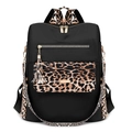 Zaino da donna impermeabile leopardato con cerniere dorate e dettagli con frange - Nero