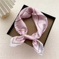 Foulard quadrato in seta rosa con motivi geometrici in scatola regalo di lusso - 4 Amanti delle Linee
