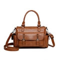 Sac à bandoulière marron rétro avec doubles boucles et rivets, design tendance 2024 - Marron