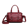 Borsa a tracolla retrò bordeaux in ecopelle con doppi manici e dettagli in borchie - Rosso