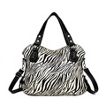 Bolso tote grande con estampado de cebra, asas de piel sintética negra y herrajes plateados - Zebra Print
