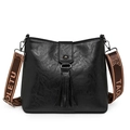 Minimalistische schwarze Beuteltasche mit Lederfransen und gemustertem Schultergurt - Schwarz