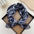 Foulard in lino astratto bianco e nero con fiocco e confezione regalo elegante - Motivo Flusso d'Acqua Nero
