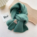 Bufanda de punto verde de lana con etiqueta de cuero, accesorio de invierno elegante - verde oscuro