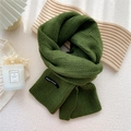 Écharpe d'hiver en tricot vert herbe unie avec texture à carreaux et bords en côtes - Texture Carrée Croisée / Vert