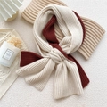 Sciarpa corta in maglia a coste in stile patchwork bicolore panna e rosso scuro - Rosso Ruggine e Beige Color Block