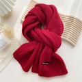 Écharpe en tricot rouge vif unie avec texture épaisse et étiquette carrée discrète - Texture Carrée Croisée / Bordeaux
