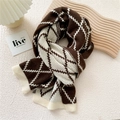 Dicker Strickschal in Kaffee und Creme mit Karomuster und gerippten Kanten - Braun Argyle