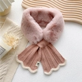 Sciarpa in maglia rosa con pelliccia incrociata e bordi ondulati per il calore invernale - 10*82cm / Rosa