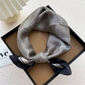 Foulard in seta con motivo pied-de-poule bianco e nero presentato in confezione regalo - Piccolo Pied-de-Poule Bordo Nero