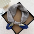 Foulard in seta con motivo pied-de-poule blu e giallo con scatola regalo - Piccolo Pied-de-Poule Bordo Navy
