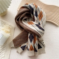 Sciarpa a maglia con motivo a rombi marrone e arancione e bordo a coste per l'inverno - Rombi Punteggiati Beige