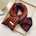 Sciarpa in maglia a pied-de-poule arancione e blu navy con etichetta tessuta bianca - 25*170cm / Arancione e Blu Navy (2GF)