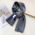 Écharpe épaisse en maille torsadée gris foncé avec étiquette tissée pour l'hiver - 1 Pièce / Gris