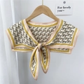 Beige nepkraag sjaal met gele strepen en een elegante sjaal met ponyprint en strik - Eenhoorn Abrikoos