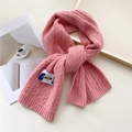 Écharpe en maille rose avec motif torsadé et étiquette de marque blanche en tricot - 1 Pièce / Rose
