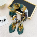 Elegante foulard in seta verde smeraldo e oro con motivi a catena barocca di lusso - 70cm / 16 Catena Barocca Verde