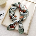 Sciarpa di seta con bordi verdi e stampe di gatti cartoni animati per donne chic - 13 Gatto a Pois Verde