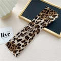 Detail of leopard print hair bun maker with aluminum wire and central slot opening - Leopard Yellow