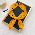 Felgele smalle zijden sjaal en hoofdband met kleurrijke artistieke stippenpatronen - 3 Gekleurde Polka Dots Oranjegeel