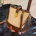 Secchiello trapuntato beige con finiture in pelle marrone e chiusura dorata - Bianco e Marrone