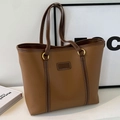 Borsa tote in pelle marrone con cuciture bianche a contrasto e anelli di metallo oro - Marrone