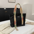 Schwarze Canvas-Tasche mit geblümtem Gurt und Sijichao-Stickerei-Details - Schwarz