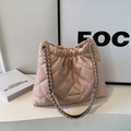 Gesteppte rosa Eimertasche mit silberner Kette und Kordelzug für Damen - Rosa