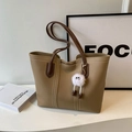 Khaki tote bag with contrast stitching and plush charm for women in autumn and winter - Khaki With Pendant