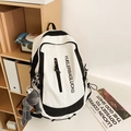 Schwarz-weißer Rucksack mit großem Fassungsvermögen und süßem Froschanhänger für Schüler - Weiß mit Anhänger
