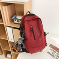 Dunkelroter Schulrucksack mit großer Kapazität, inklusive süßem Frosch-Plüschtier-Anhänger - Rot mit Anhänger
