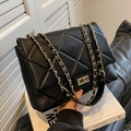Borsa a tracolla trapuntata nera con catena dorata e cuciture a rombi di lusso - Nero