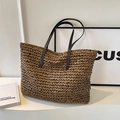 Braune gewebte Stroh-Tote-Bag mit dunkelbraunen Kunstledergriffen für Sommer und Strandurlaub - Braun
