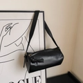 Borsa a cilindro minimalista in pelle nera con dettaglio fiocco e fibbia d'oro - Nero senza Ciondolo