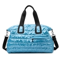 Gesteppte blaue Oxford-Tragetasche mit schwarzen Griffen und abnehmbarem Gurt - Seeblau