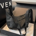 Bolso bandolera de nailon negro en forma de luna con correa ajustable en acabado mate - Pequeño / Negro