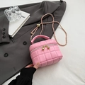 Sac à main matelassé rose chic avec bandoulière dorée et détail de zip sphérique - Grand / Rose