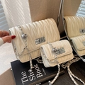 Chic cream-colored quilted shoulder bag with wave texture and silver chain strap - 20cm x 14cm x 6cm / White Large