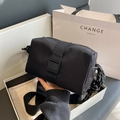Zwarte nylon crossbody cameratas met brede verstelbare riem en koorddetail in geschenkdoos - Zwart