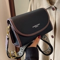 Borsa a tracolla in pelle nera con bordi marroni e ampia tracolla in tessuto a motivi - Nero