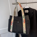 Borsa tote nera in nylon con tracolla a fiori colorati e design multitasche spazioso - Stile 1 (Tracolla Floreale) / Nero